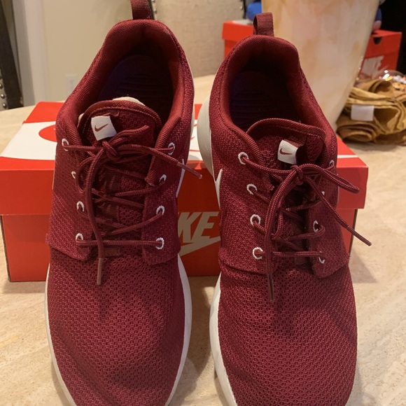 Nike Rosherun Team Red size 11. In great condition - Picture 3 of 7